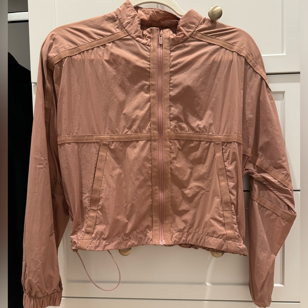 Lululemon crop wind breaker